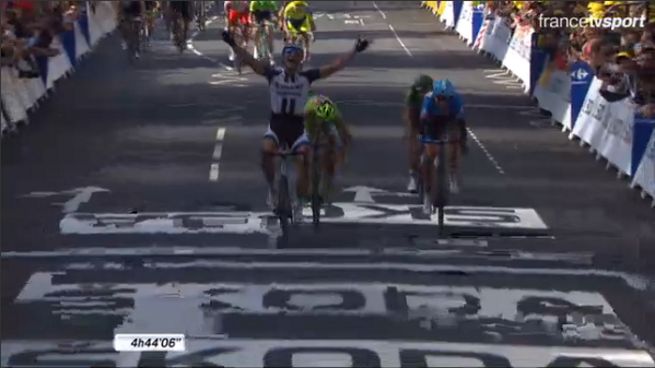 LeTour's tweet photo. 1ère victoire pour @marcelkittel / 1st victory for @marcelkittel #TDF http://t.co/PupMVbvCF0