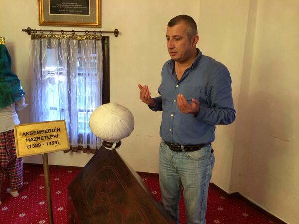 Fatıh Sultan mehmet in hocasını ak semseddım Hz zıyaret ettık