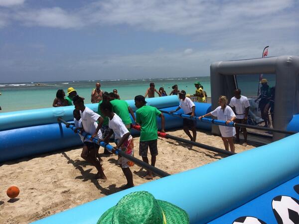 VilleSainteAnne's tweet photo. Une photo en direct de la #TxWorldCup avec @aircaraibes en partenariat avec la ville de Sainte-Anne. http://t.co/CAhFqys28J