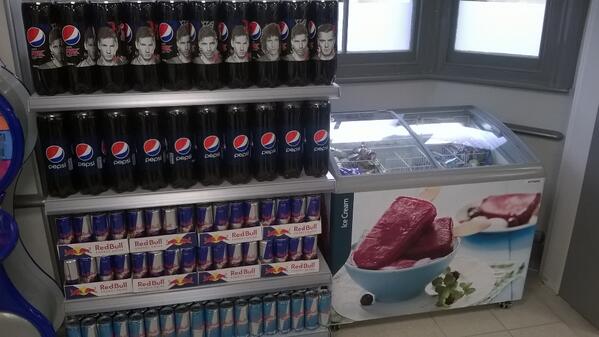 mikeh_61's tweet photo. New style ice cream freezer at Farnborough #area5 http://t.co/0HGma6vfmu