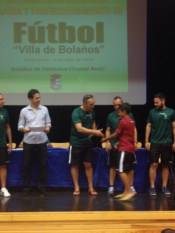 CampusBolanos's tweet photo. Entrega de diplomas y acto de reconocimiento a participantes, técnicos y colaboradores #CampusFutbolBolaños http://t.co/igFZIYGyQv