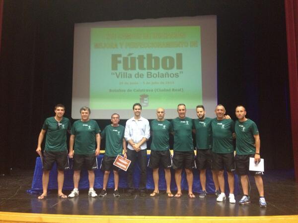 CampusBolanos's tweet photo. Entrega de diplomas y acto de reconocimiento a participantes, técnicos y colaboradores #CampusFutbolBolaños http://t.co/igFZIYGyQv