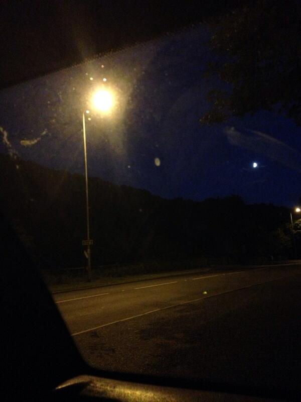 Fleurkeeley82's tweet image. Love a night sleeping in the car, or not #streetlightissues #studentliferevisited