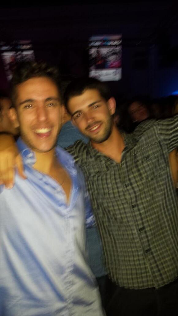 PHH_medicina's tweet photo. #nochaza pasada con los #medicuchos @javierfrontela @AndresCarranPT  etc. Se os quiere señores! Buen verano! http://t.co/af2jSNnJCD