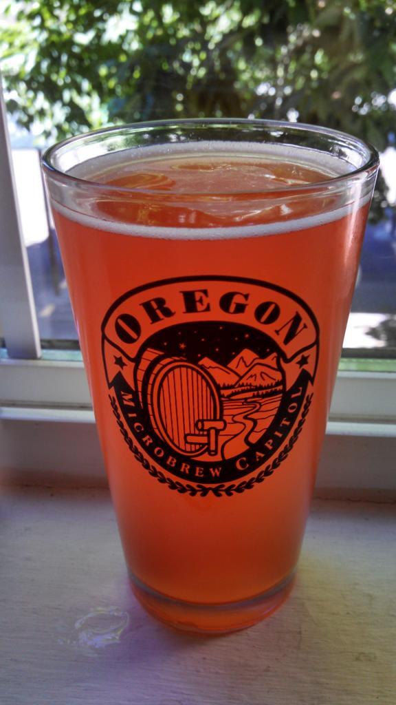 CombatHomeBrew's tweet image. Today at Combat Brewing we released our Strawberry Rhubarb Hard Lemonade brewed with dandelion. #craftbeer #homebrew
