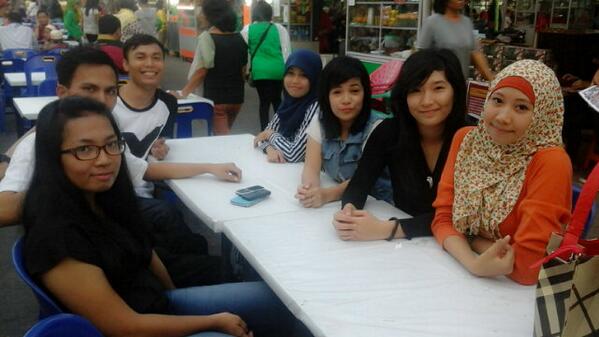 WindaWulandani's tweet photo. Bubar @ramadhan fair :) http://t.co/JftQ8BMDoZ