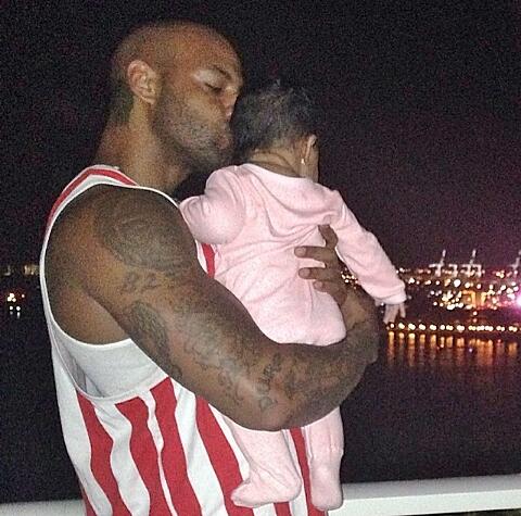 ModeAndGlamGoss's tweet photo. @booba le King of French Rap #B2O avec sa petite perle métisse #Luna #ÜnkutFamily #SoBeauty #AmourPaternel ✌💖☝ http://t.co/CX24mRVVSL