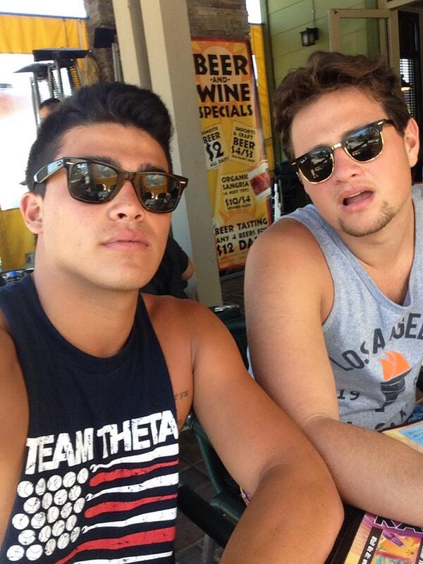 TcoDoe5's tweet image. We sit on the same side of the table at breakfast #cincodejulio