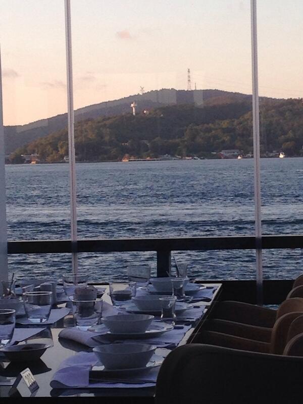 MurvetG's tweet photo. Güzel manzara eşliğinde iftar ve doğumgünü yemeği 🙏💝 (at @kasibeyaz) http://t.co/arWXoUV1I5 http://t.co/sBpDhvCwpw