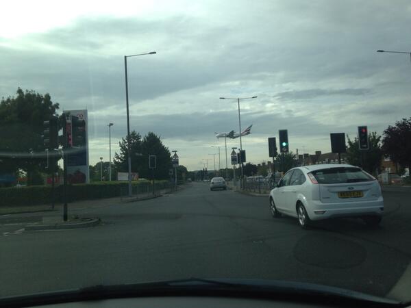 joacacia's tweet image. AM spent at"Fear of Flying" workshop. 4 hrs later bizarrely watching nephews' plane land on way to airport #notcured