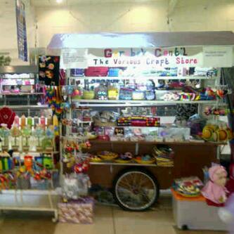 GoCrafter's tweet photo. Mampir yuks.. Gerobak Centil at Karawang Central Plaza @RifaraUtisah @civuk_ @viollatus_tari @mofin_id @sresresna http://t.co/bHwiduV7bF