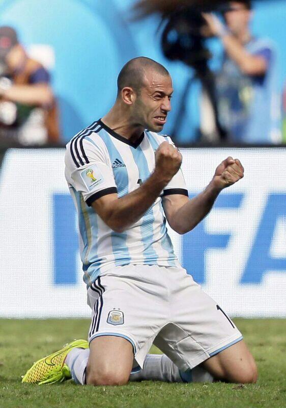 Le das un rifle a Mascherano y te recupera solo las Malvinas