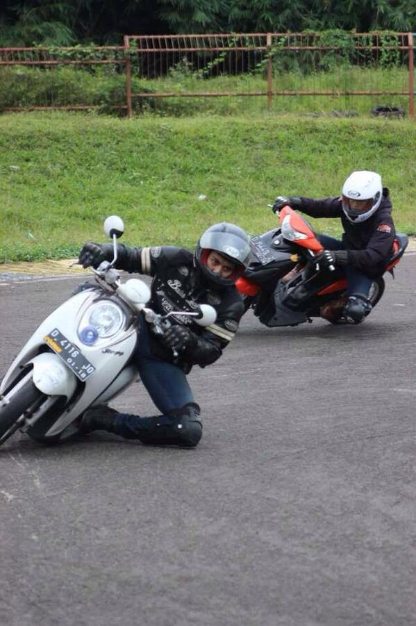 Ceuk inggrisna mah have a nice day be more better in ramadhan. Keep nidon!