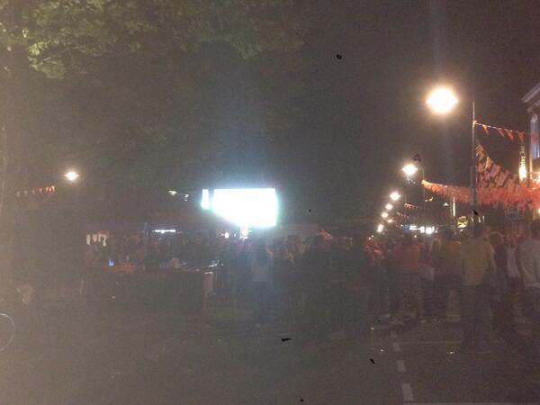 TaxiRemko's tweet photo. Taxi Remko @oranjeplein Drachten voor @SwetserDrachten http://t.co/UJtfIE1WPj