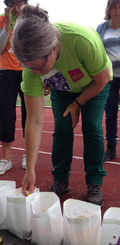 lowievangorp's tweet image. Kaarsjes aansteken #samenloop100