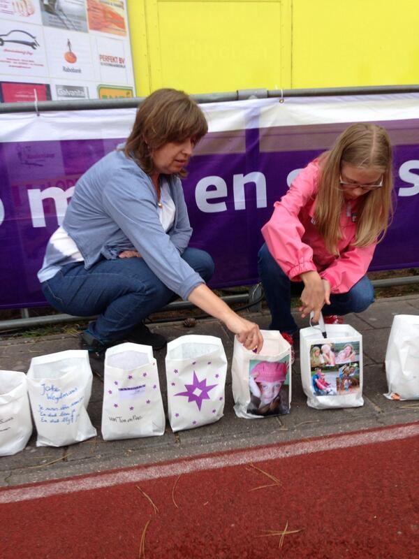 lowievangorp's tweet image. Kaarsjes aansteken #samenloop100