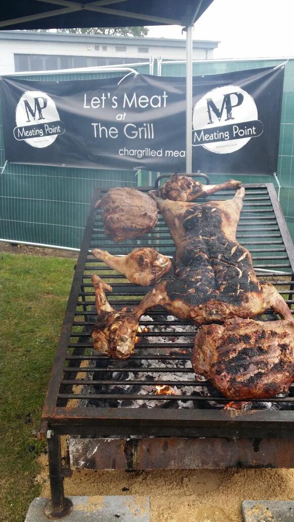 Meating_Point's tweet photo. Rain won't stop our BBQ.....#silverstone #BritishGP best food served behind the Luffield stand. Come find us http://t.co/X0LzRfBs72