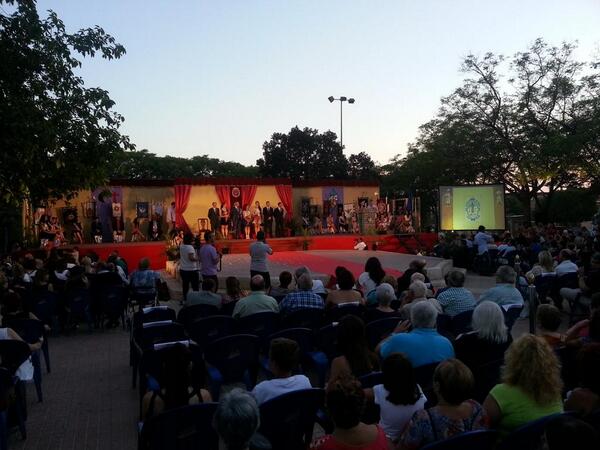 Festes_Alacant's tweet photo. Sant Blai ja te els seus nous Càrrecs Festers 2014, ara sopar i a les 00:00 Entraetes. #MorosSantBlao @Festes_Alacant http://t.co/qKpWrTh2hT