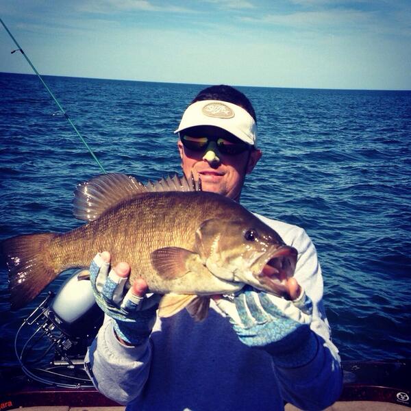 BassPicsDaily's tweet photo. @fishinniagara What a tank! http://t.co/g8fReoCeJa