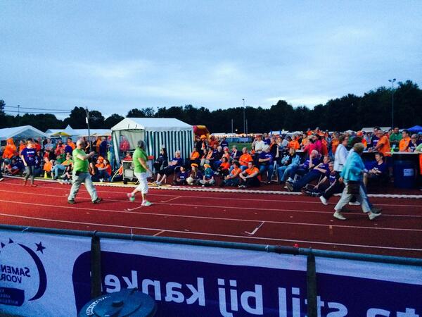 oosterhoutsamen's tweet image. De Samenloop voor hoop Oosterhout kijkt ook naar Nederland Costa Rica. Daarna de kaarsenceremonie. #samenloop100