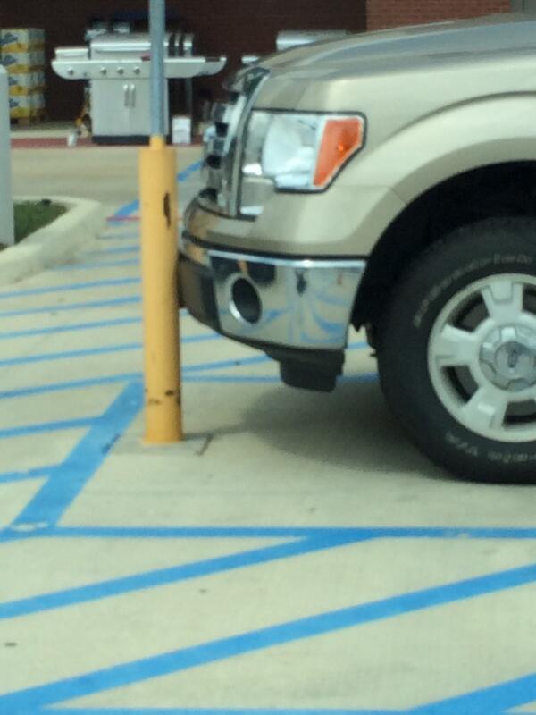 horribleparking's tweet photo. http://t.co/1YYDMQx3xN
