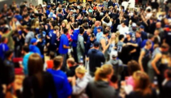 LegendtitansLT's tweet photo. @SMACKHighCO @CreekZone6 what's that couldn't hear you over how loud our student section is http://t.co/U9WmOkTZrD
