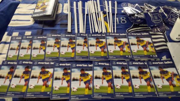 MatRichards79's tweet image. Todays programme only £2.00 + free Everton clap sticks :) #COYBG http://t.co/bDqdif2Zma” @reddrew40 @NickRed77 @louiszzaa #PlasticFlags
