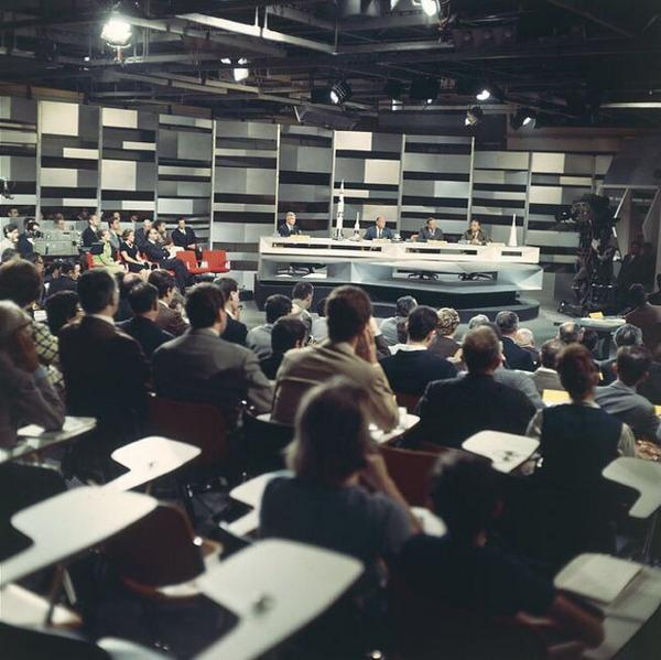 "Ha toccato!" Così Tito Stagno - in realtà un po' in anticipo - annunciava lo #sbarcosullaluna. Oggi, 45 anni fa.