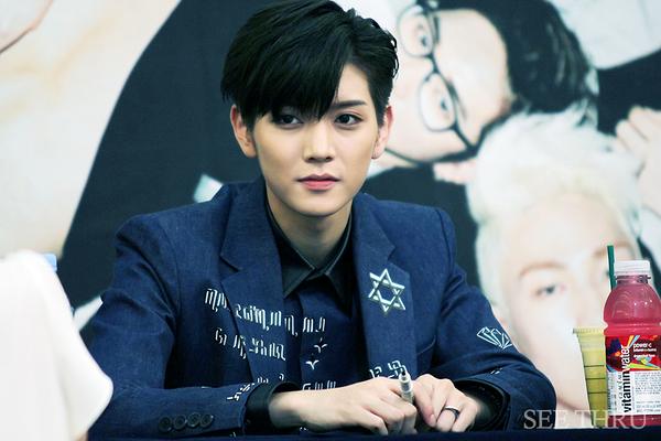 SEE_REN_'s tweet photo. [고화질] 20140719 뉴이스트_영등포_팬싸인회 #NUEST #NUEST_ReBIRTH #REN @NUESTNEWS @ChoiGoRen http://t.co/DP8OILTsCm
