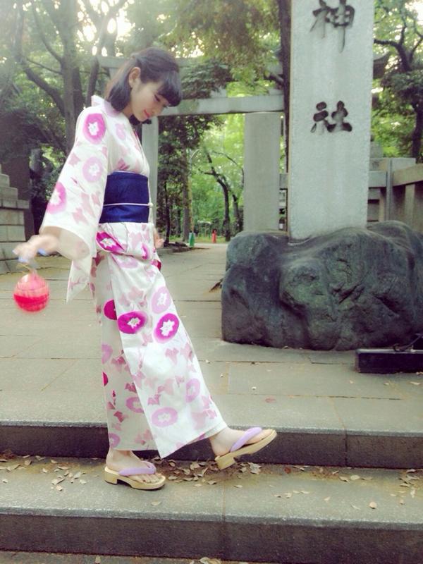 岡本夏美 浴衣きて金魚すくいとか したいなー 花火大会とか 浴衣きて あ 浴衣もってないや Http T Co Ehirfiu4rt