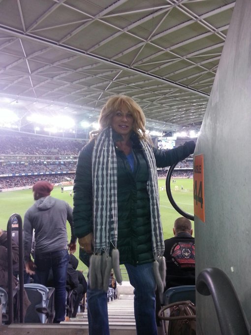 Let's go Bulldogs.. AU footie.. Loadsof fun! #FOOTBALL #FOOTBALL #MELBOURNE http://t.co/zS4oOfzrqs<a href="/tag/football"class="tags">#FOOTBALL</a><a href="/tag/melbourne"class="tags"><span>#melbourne</span></a>