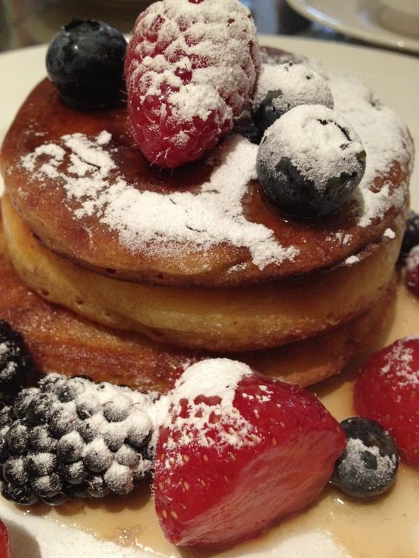 Surely best breakfast in London <a href="/Firmdale_Hotels/">Firmdale Hotels</a> @oscar_csh pancakes berries maple syrup  via <a href="/rhubarb2rhubarb/">Joanne Myram</a>
