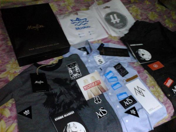 Hasil jajan di stride market sembari ngabuburit colek @MONSTORE @moskav80 <a href="/houndsCO/">Hounds Clothing Co.</a>