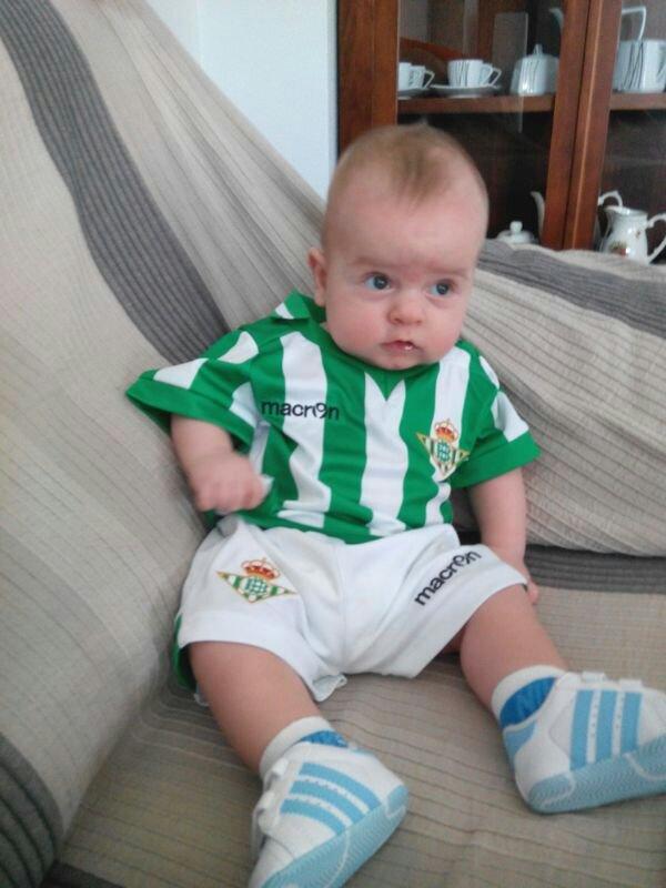 sergiochando2's tweet photo. Y por fin, se estaba haciendo de rogar, pero ya esta aqui, mi sobrino el betico mas chulo del mundo http://t.co/1QYMYor51I