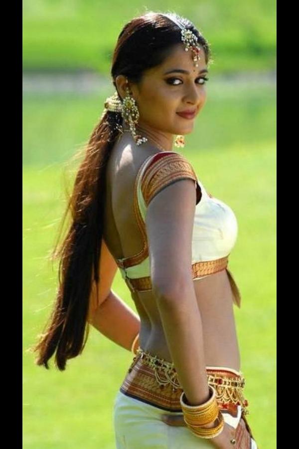 TamilMovieFan's tweet photo. Flashback #Anushka few years back.. Pic of the day http://t.co/TafIsImAsb