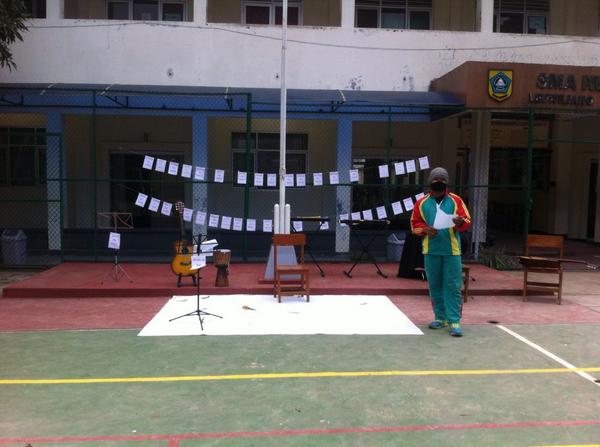 Ini penampilan dari pembaca paling bugar, Awal, haha #POEMforGaza