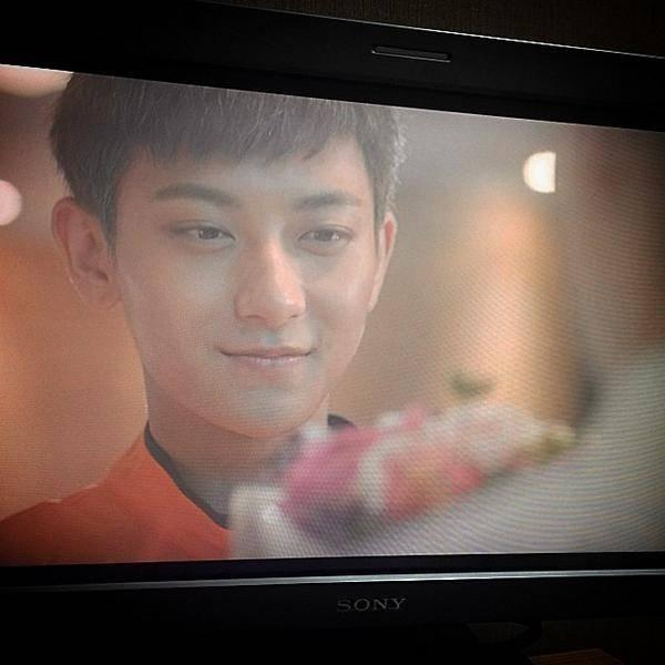 Bs01hZbCUAEgBgY.jpg:large