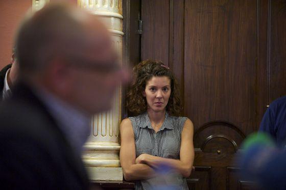 el_pais's tweet photo. La justicia obliga a despedir a la hija del alcalde de Ourense y a más de 50 enchufados http://t.co/gjLPQBCTsS http://t.co/POoCw1ZGeT