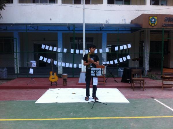 Latepost, penampilan kelima <a href="/mohtakaiqbal/">Iqbal_</a> yang membacakan larik lagi John Lennon #POEMforGaza