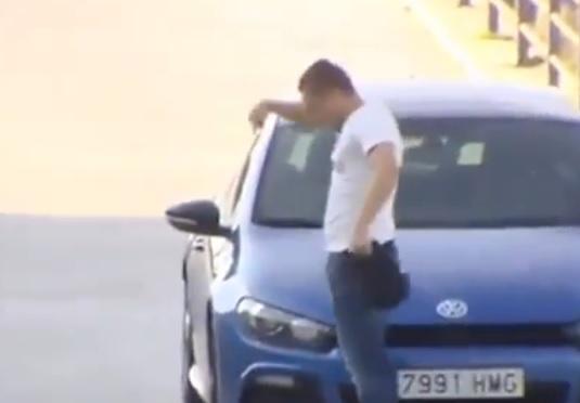VIDEO | Deulofeu maakt Cristiano Ronaldo belachelijk op parkeerplaats voetbalfreaks.com/videos/lol/689…
