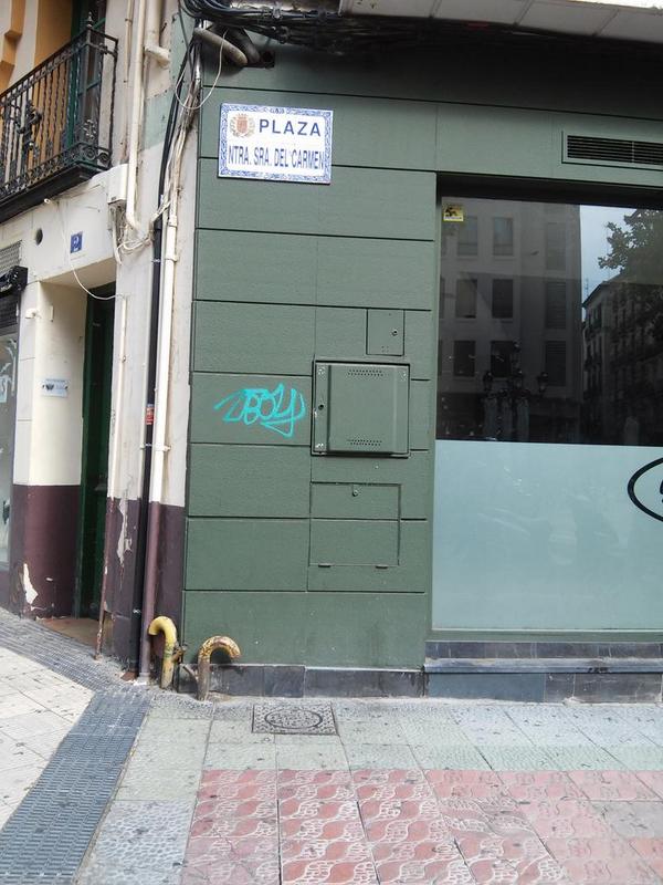 ZGZDenuncia's tweet photo. “@evacarrr: @ZGZDenuncia Calles en mal estado donde la gente mayor tropieza y cae, hoy mismo mi madre http://t.co/WTIUuSzYSM” @zaragoza_es