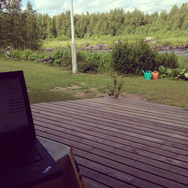 paiviiisakka's tweet image. Etätöitä mökillä, #eihuono #bilot