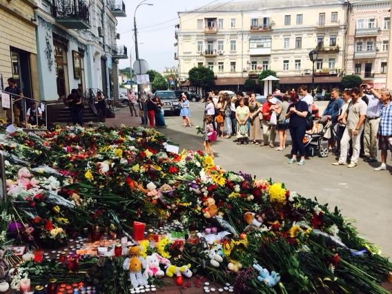 Emb of Netherlands Kyiv.People ask:What happens next?Why EU so soft towards escalation by separatists &amp; russia #MH17