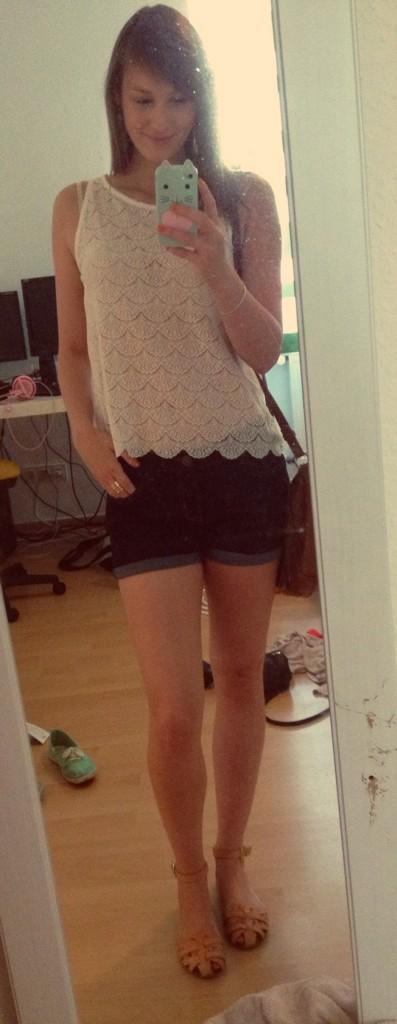 Eefje Depoortere on Twitter: "#OOTD hot summery day on my way to the studio! Dirty green sneaker ...