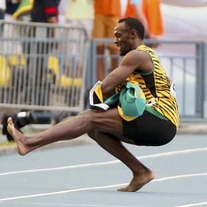 TrackingBolt's tweet image. Only Real Champions can do a barefoot Russian Cossack dance after they win a race! #LikeUsainBolt  #TrackingBolt