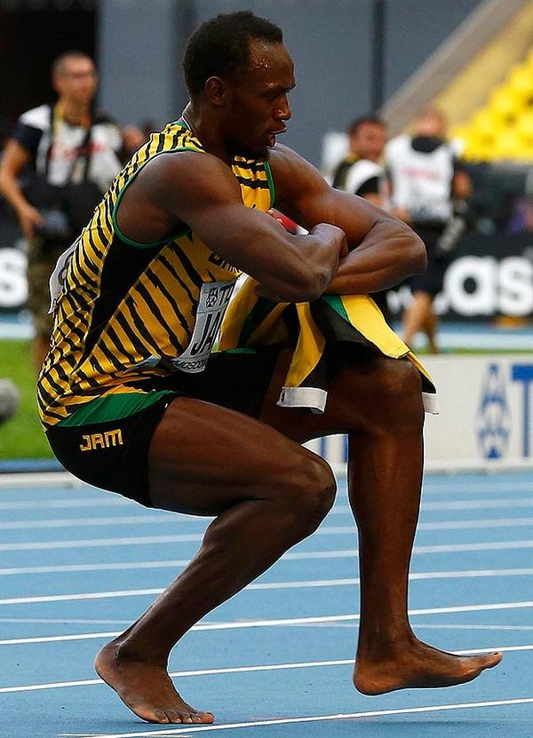 TrackingBolt's tweet image. Only Real Champions can do a barefoot Russian Cossack dance after they win a race! #LikeUsainBolt  #TrackingBolt