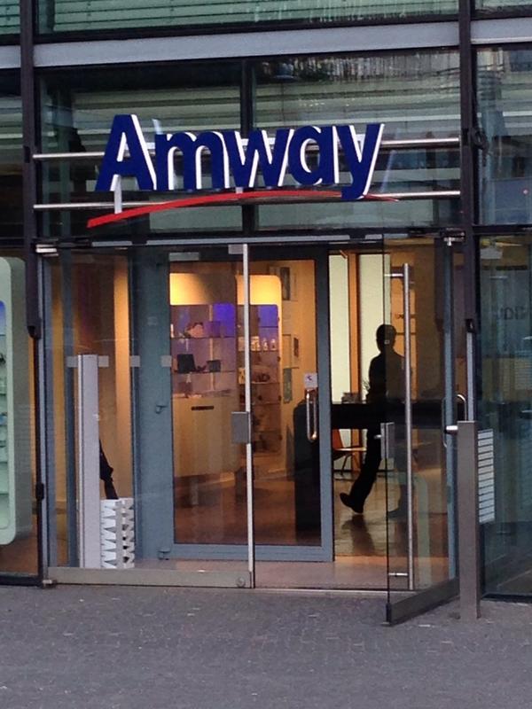 DirkNetwork's tweet image. #AMWAY Berlin . Eine gute Möglichkeit Interessenten das Geschäft direkt Live zu zeigen