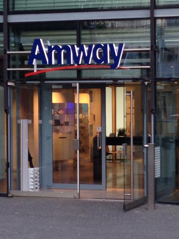 DirkNetwork's tweet image. #AMWAY Berlin . Eine gute Möglichkeit Interessenten das Geschäft direkt Live zu zeigen