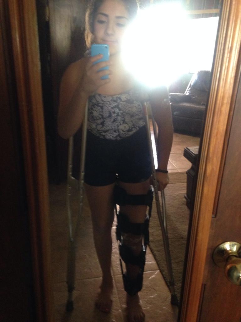 sauce ¨̮ on Twitter "this knee brace and crutches really complete my