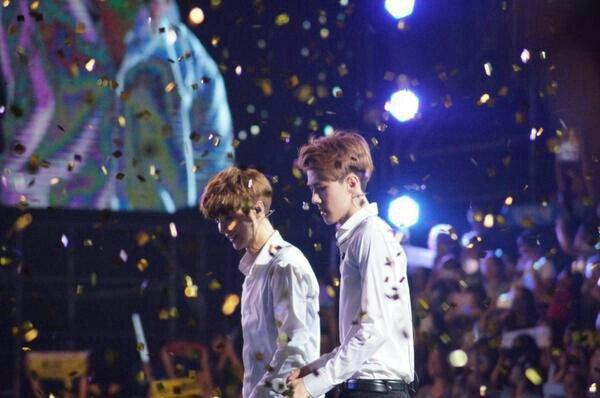 mmbesss's tweet photo. ประหนึ่งงานแต่งงาน -()- #ฮุนฮานจงเจริญ http://t.co/v6KfjcYJRV